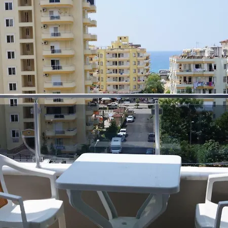 Апартаменты 1+1 В Центре Махмутлара, Алания